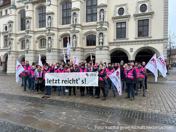 Einkommensrunde Bund und Kommunen 2023: Aktion in Lüneburg