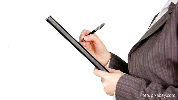 Arbeitsschutz braucht Kontrollen Beamtin überprüft Betriebe